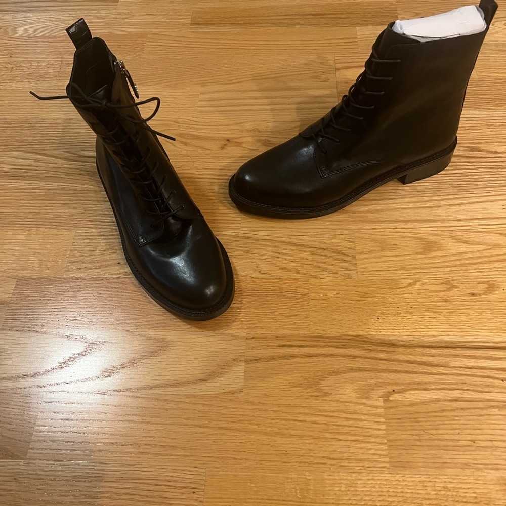 NEW Sam Edelman Black Leather Boots Croc print in back Never Worn